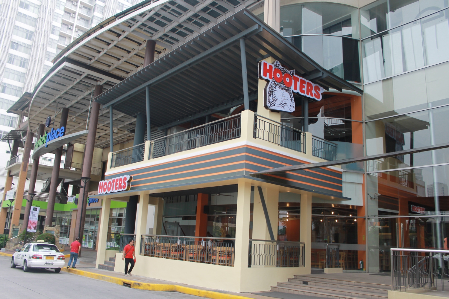 Hooters - Manila